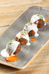 polpette hamburger tagliata di carne filetto con rucola e pomodorini pollo e spiedini 