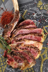 polpette hamburger tagliata di carne filetto con rucola e pomodorini pollo e spiedini 