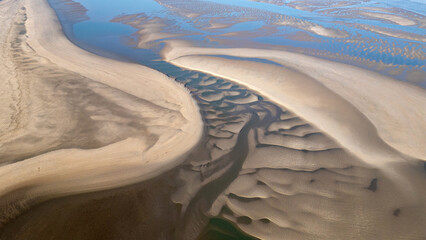 Sandbänke und Wasserläufe aus der Vogelperspektive