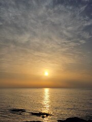 Obraz premium Early dawn, horizon sunrise, beautiful natural sunrise dawn seascape background, Yeongdeok, South Korea - 이른 새벽, 수평선 해돋이, 아름다운 자연 일출 새벽 바다 풍경 배경, 영덕, 한국