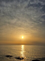Obraz premium Early dawn, horizon sunrise, beautiful natural sunrise dawn seascape background, Yeongdeok, South Korea - 이른 새벽, 수평선 해돋이, 아름다운 자연 일출 새벽 바다 풍경 배경, 영덕, 한국