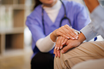 Obraz premium Help health or Doctor or nurse holding hands with patient zoom for support 
