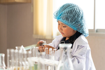 Little Scientist Experiments with Chemical Mixing For young children to learn the basics of science, experiment with careers.