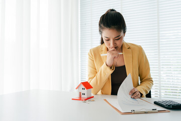 Portrait of a Home Purchase Agreement
Real estate agent delivers a model home to a client, mortgage, loan, lease-purchase agreement, and home sale.