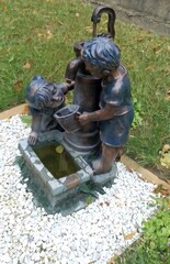 Decorative Outdoor Garden Fountain with Bubbling Water