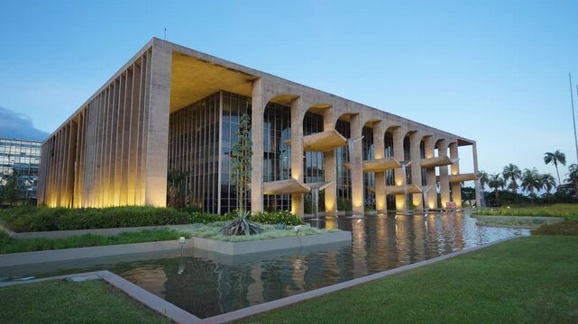 Pal&aacute;cio da Justi&ccedil;a sede do Minist&eacute;rio da Justi&ccedil;a, do Governo Federal do Brasil ao entardecer