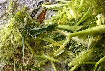 ヤングコーンを剥いた皮