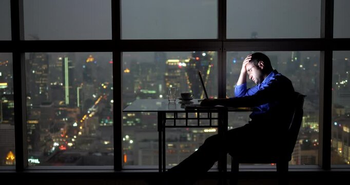 Workaholic employee hard working day and night at the office, 247 timelapse