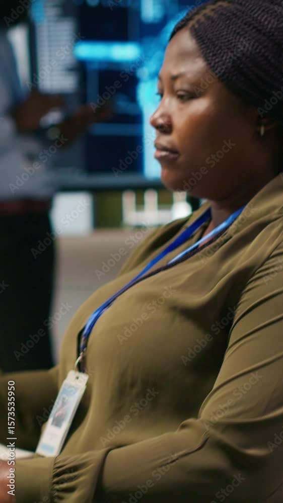 Fototapete vertical video jolly female programmer at office desk pleased after developing application using mac