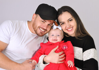 familia junto com bebe adorável 