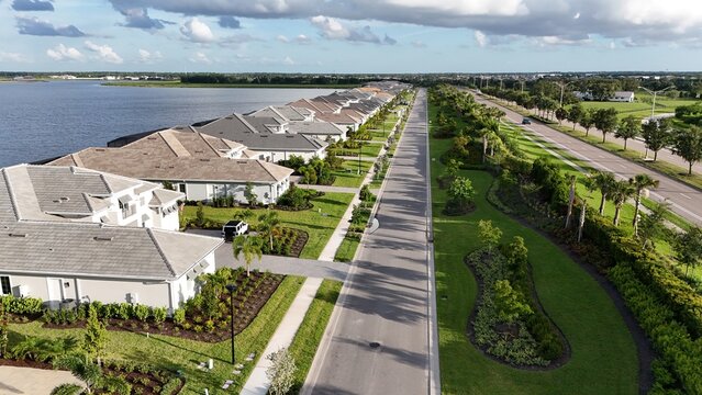busy roads are separated by strong lines of landscaping foliage in Lakewood Ranch, Florida