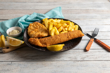 Crispy Fish & Chips With Lemon Slices