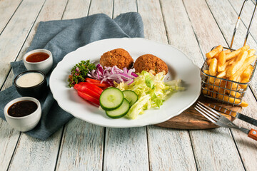 Falafel & Fresh Veggie Platter