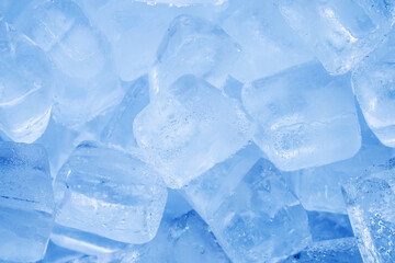 Obraz premium Pieces of crushed ice background close up