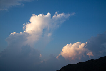 夏の奄美大島の夕暮れ。