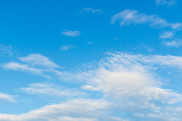 夏の空　朝日で輝く雲と青空10