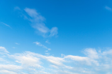 夏の空　朝日で輝く雲と青空14