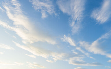 夏の空　朝日で輝く雲と青空16