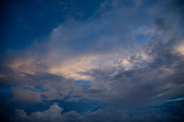 奄美大島、夏の日の出前の風景。