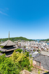 天寧寺三重塔と尾道市の街並み　広島県尾道市