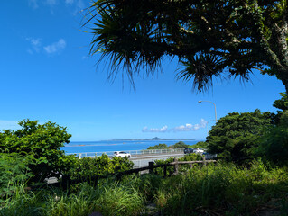 沖縄の橋と美しい海