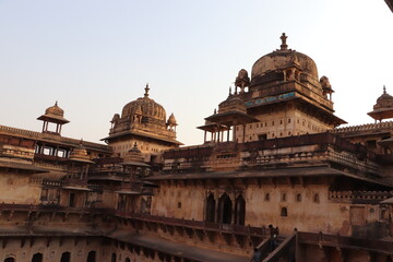 Fototapeta premium Orchha is a beautiful city near Jhansi in India. It has a fort and few temples alongside a river stream. It looks beautiful and landscapic at any time of the day and any season.A beautiful place.