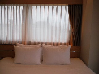 部屋の中で、暮れていく時を過ごす日