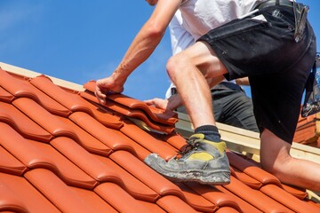 Dachdeckerarbeiten, Neueindeckung eines Ziegeldaches