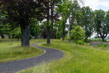 Kleiner Weg am Schloß von Hainspach(Lipova u Sluknova) in Tschechien