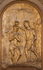 Obraz premium BOLOGNA, ITALY - APRIL 18, 2018: The relief of Baptism of Jesus in chruch Chiesa di San Benedetto by Luciano Minguzzi (1911-2004).