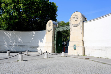 Entrée principale du cimetière du Père-Lachaise à Paris