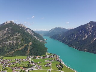 A landscape of a lake against the backdrop of mountains.