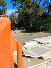 Discarica abusiva per strada - maleducazione