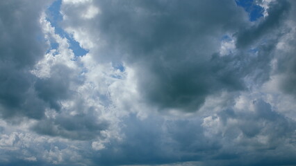 Fototapeta premium Dynamic and EverChanging Cloud Patterns Gracefully Moving Across a Clear Blue Sky