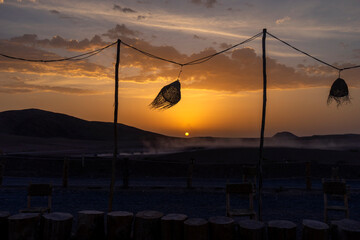 hermoso atardecer en el desierto de Agafay, Marrakech	