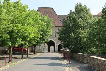 Ancienne porte de ville, village de Saint Yrieix la Perche, département de la Haute Vienne, France