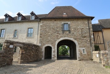 Ancienne porte de ville, village de Saint Yrieix la Perche, département de la Haute Vienne, France