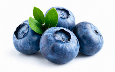 Obraz premium Close-Up of Fresh Blueberries with Leaves