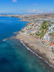 Fototapeta premium Maspalomas, Gran Canaria, Canary Islands, Spain. 07.08.2025. Aerial image of Playa Del Ingles and Playa De San Augustin coastline at Maspalomas. 8th July 2025.