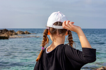 Lanciare le pietre al mare