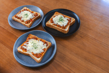Cheese Toast with Meat Sauce for Breakfast / ミートソースチーズトーストの朝食
