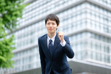 Fototapeta premium 走るビジネスマン