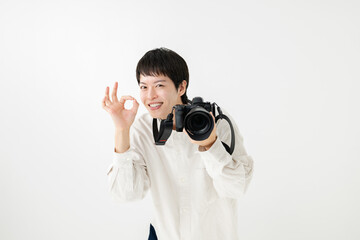 カメラを持つ男性