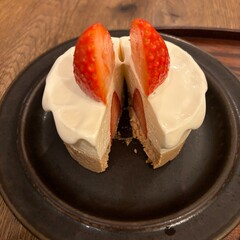 cheesecake with strawberries