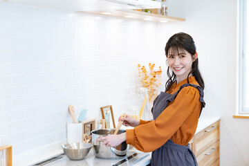 料理をする女性