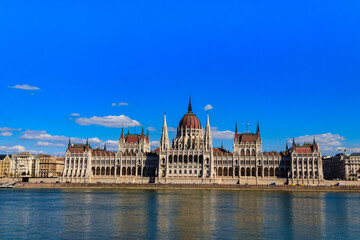 Fototapeta premium Beautiful building of Parliament on the bank of Danube river in Budapest, Hungary