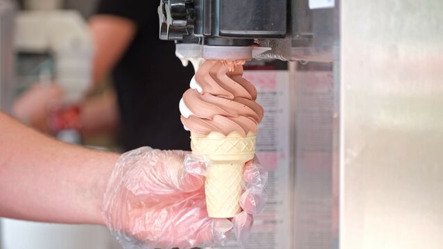 Delicious Sweet Soft Serve Swirl Ice Cream Mixed Chocolate Vanilla Cream Flavour Prepared using Specialized Cooling Machine