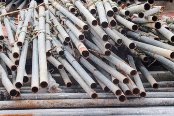Scattered pipes used for formwork support in building and infrastructure projects