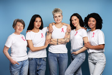 Obraz premium Women of different ages and ethnicities supporting breast cancer awareness