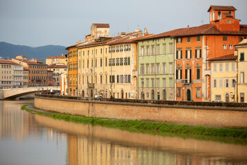 Fototapeta premium Historic buildings built along the edge of the Arno river, Pisa